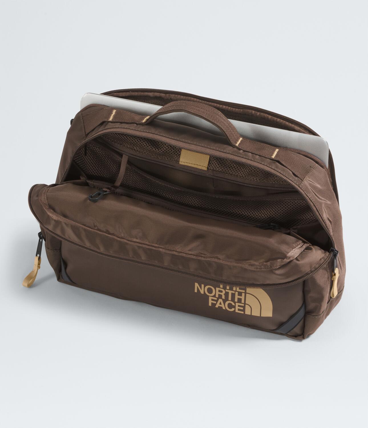 Mochila Base Camp Voyager Sling Unisex, Café