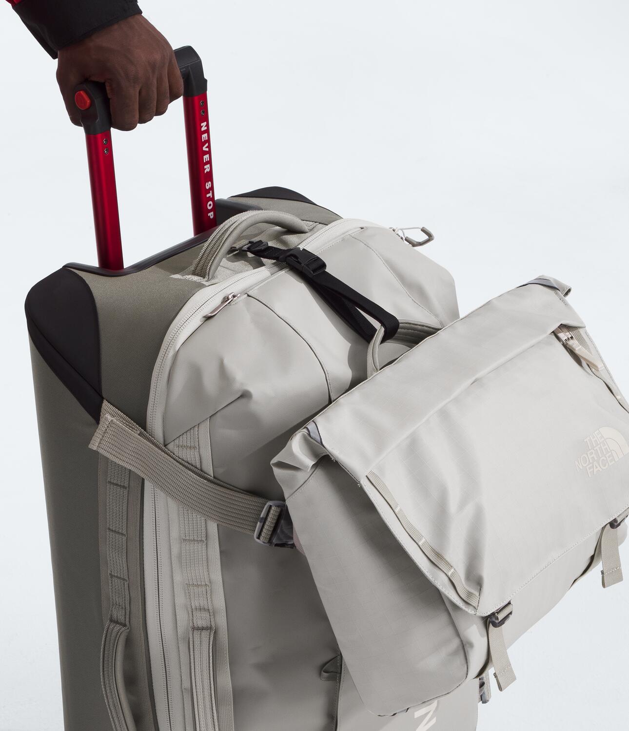 Maleta Con Ruedas Base Camp Rolling Thuder - 28, Negro